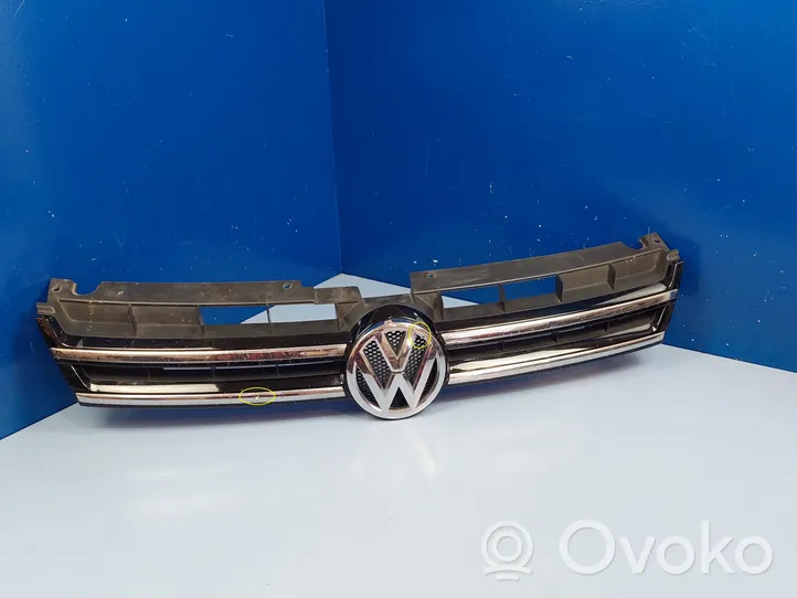 Volkswagen Touareg II Maskownica / Grill / Atrapa górna chłodnicy 7P6853651A