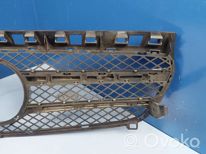 Mercedes-Benz A W176 Maskownica / Grill / Atrapa górna chłodnicy A1768880260