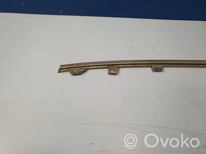 Volkswagen PASSAT B8 Grille calandre supérieure de pare-chocs avant 3G0853677A