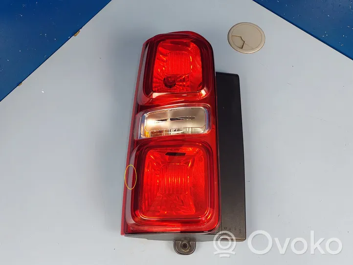 Opel Vivaro Luci posteriori 9808243180