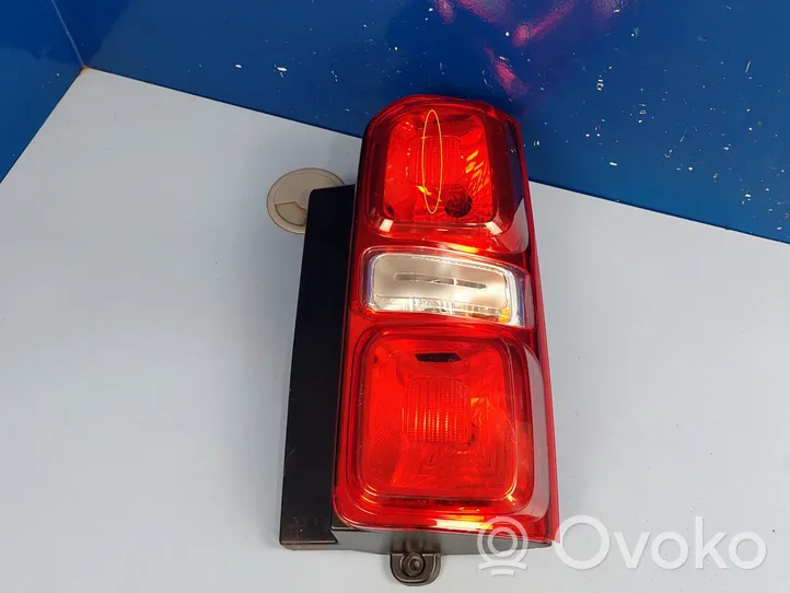 Opel Vivaro Rear/tail lights 9808243080