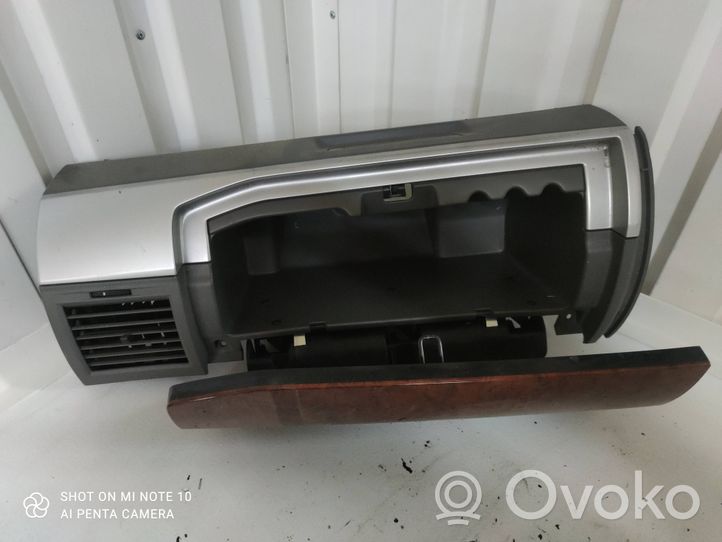 Chrysler Voyager Glove box 0308001AB379541