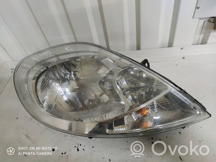 Opel Vivaro Lampa przednia 8200701366