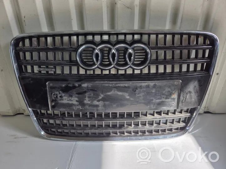 Audi Q7 4L Etupuskurin ylempi jäähdytinsäleikkö 4l0853651