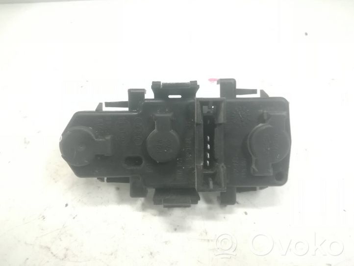 Audi A6 S6 C5 4B Portalampada fanale posteriore B5831BL