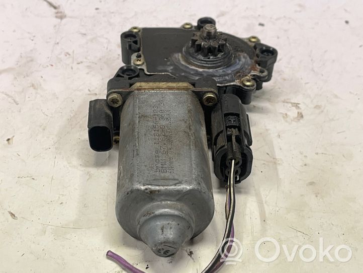 BMW 3 E36 Moteur de lève-vitre de porte arrière 0536000101