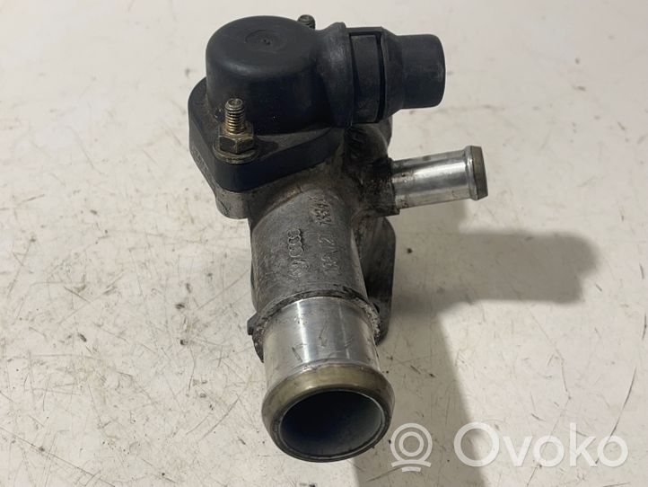 Volkswagen PASSAT B5 Termostaatin kotelo 038121133A