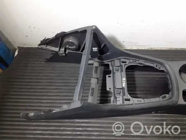 Audi RS Q3 Centrālā konsole 8U0864981A