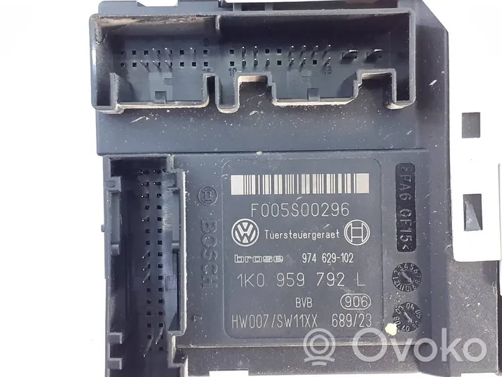 Volkswagen Jetta III Etuoven sähkökäyttöinen ikkunan nostin 1K5837402AH