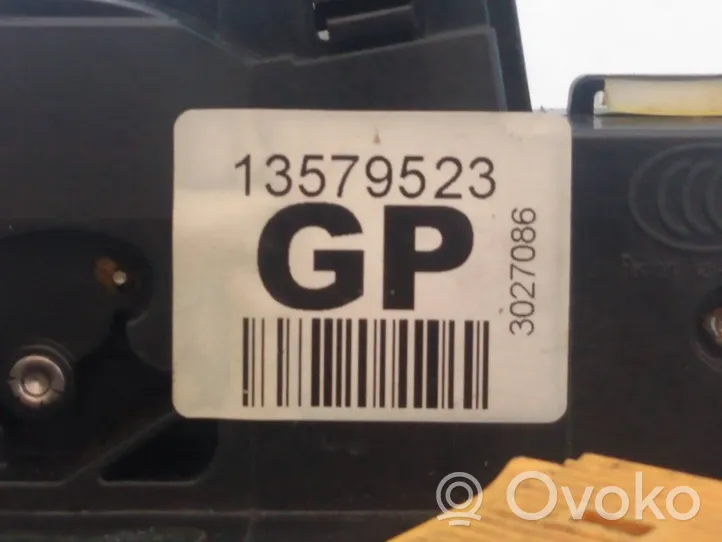 Chevrolet Cruze Front door lock 3027086