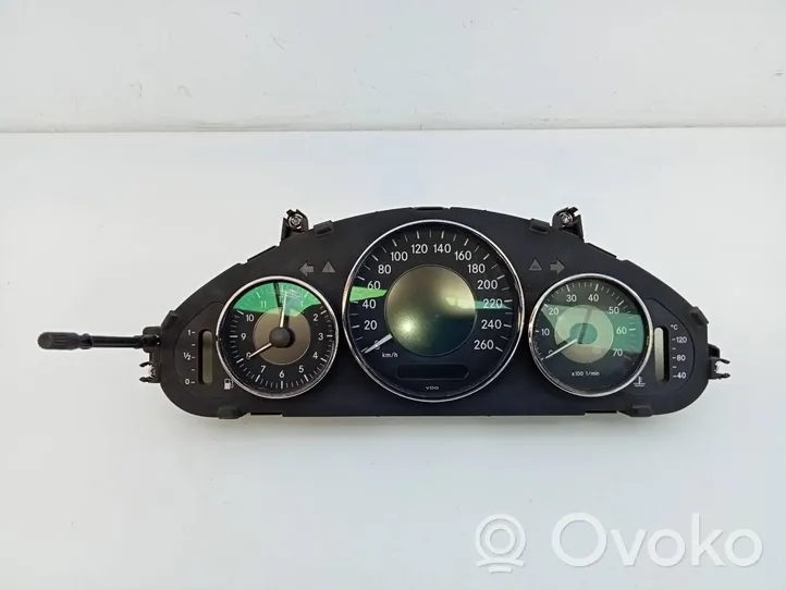 Mercedes-Benz CLS C218 AMG Compteur de vitesse tableau de bord A2195400111