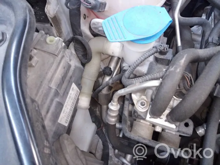 Volkswagen Caddy Windshield washer fluid reservoir/tank 