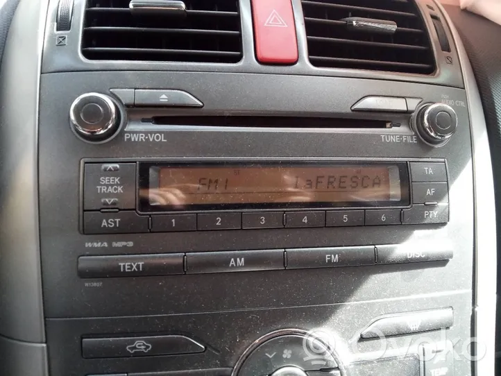 Toyota Auris E210 Radio/CD/DVD/GPS-pääyksikkö 