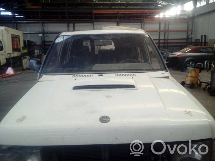 Opel Monterey Vano motore/cofano 