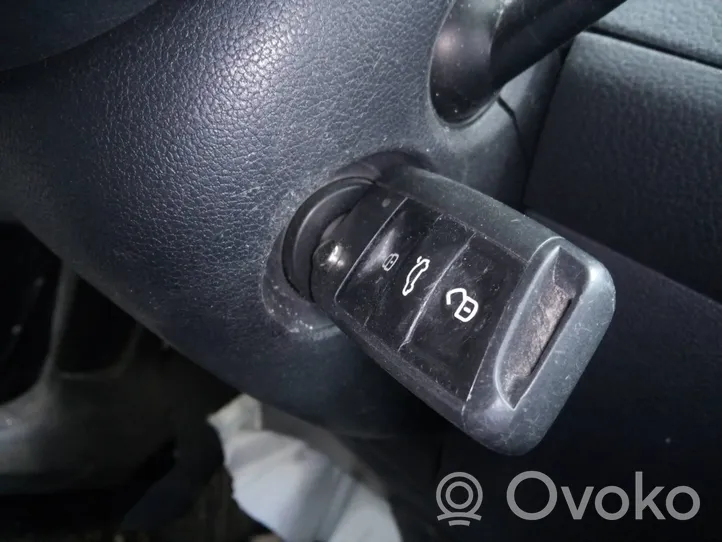 Volkswagen Golf VII Užvedimo kortelės skaitytuvas 