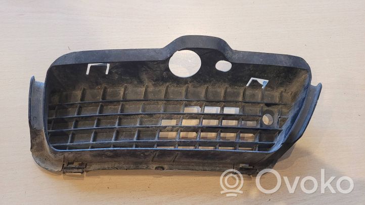 Volkswagen Golf III Grille inférieure de pare-chocs avant 1H6853666