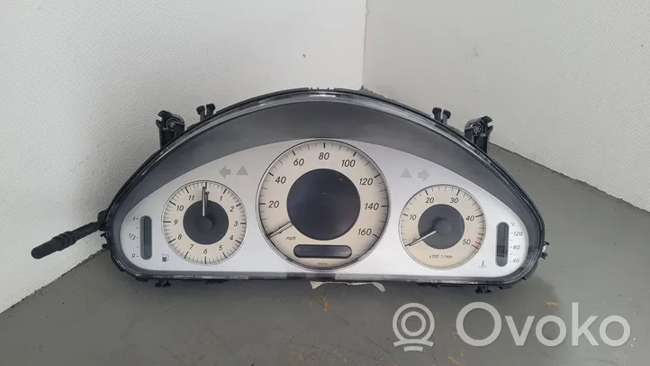 Mercedes-Benz E W211 Tachimetro (quadro strumenti) A2115404948