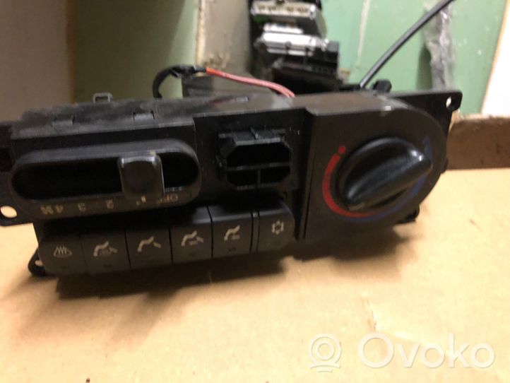 Hyundai H200 Climate control unit 972504A101