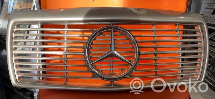 Mercedes-Benz 190 W201 Front grill A2018800583