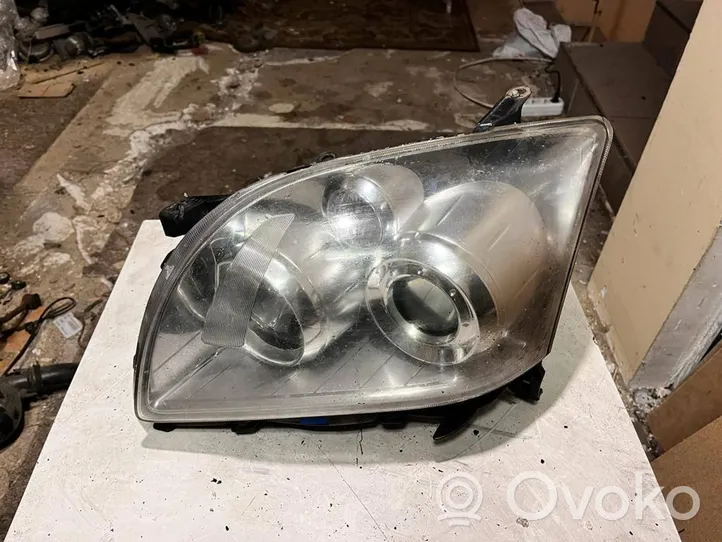 Toyota Avensis T250 Lampa przednia 8114005250