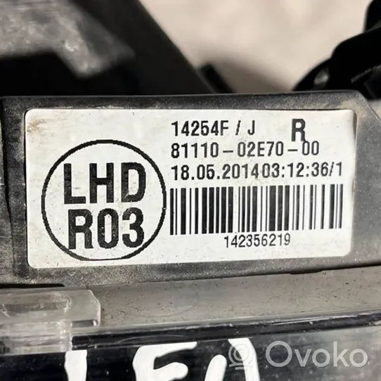 Toyota Corolla E140 E150 Lampa przednia 8111002E70