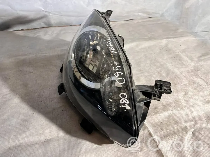 Toyota Aygo AB10 Lampa przednia 811100H010