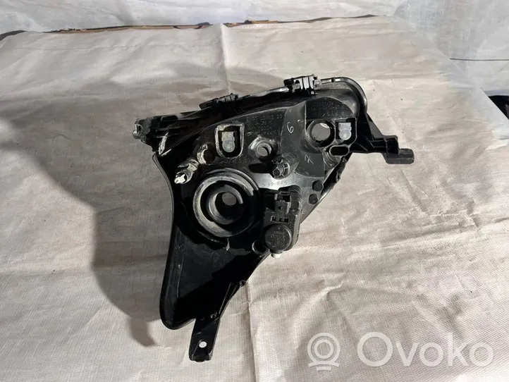 Toyota Aygo AB10 Lampa przednia 811100H010