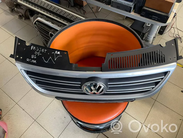 Volkswagen PASSAT B6 Maskownica / Grill / Atrapa górna chłodnicy 3C0853651P