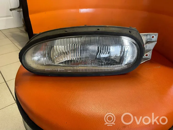 Nissan NX 100 Lampa przednia E13020289