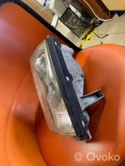 Daihatsu Charade Lampa przednia 11051259