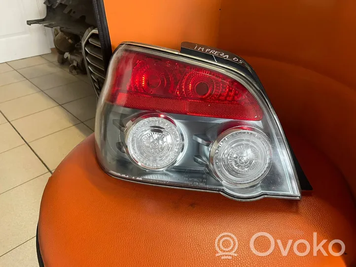 Subaru Impreza II Lampa tylna 22020917