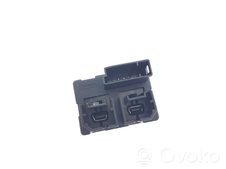 Ford Escape III Gniazdo / Złącze USB HS7T14F014