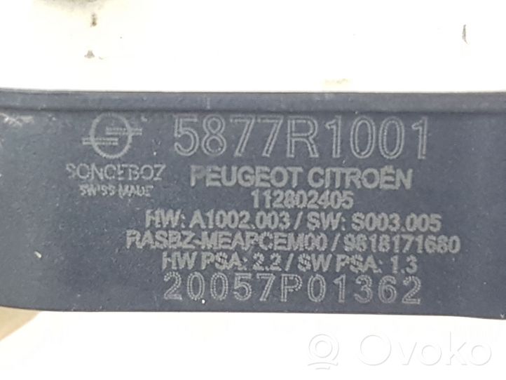Peugeot 208 Silnik deflektora powietrza chłodnicy 5877R1001