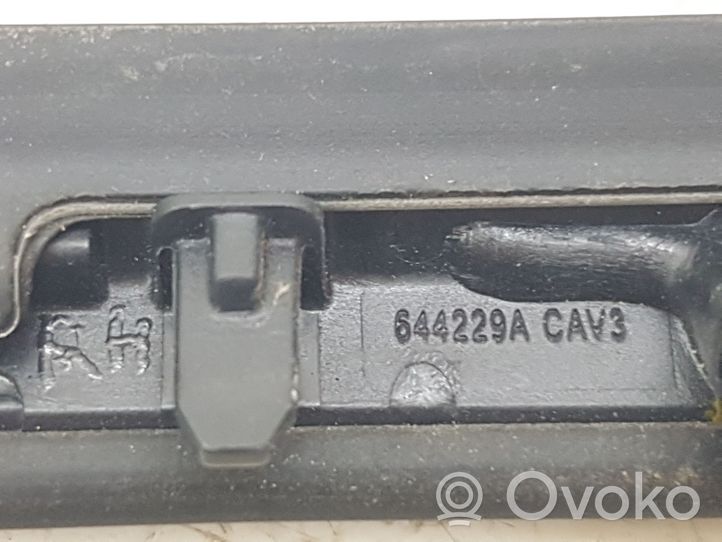 Ford Escape IV Uszczelka szyby drzwi przednich LJ6BS25604