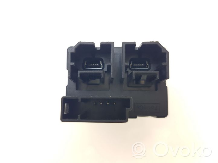 Ford Fusion II USB jungtis HS7T14F014