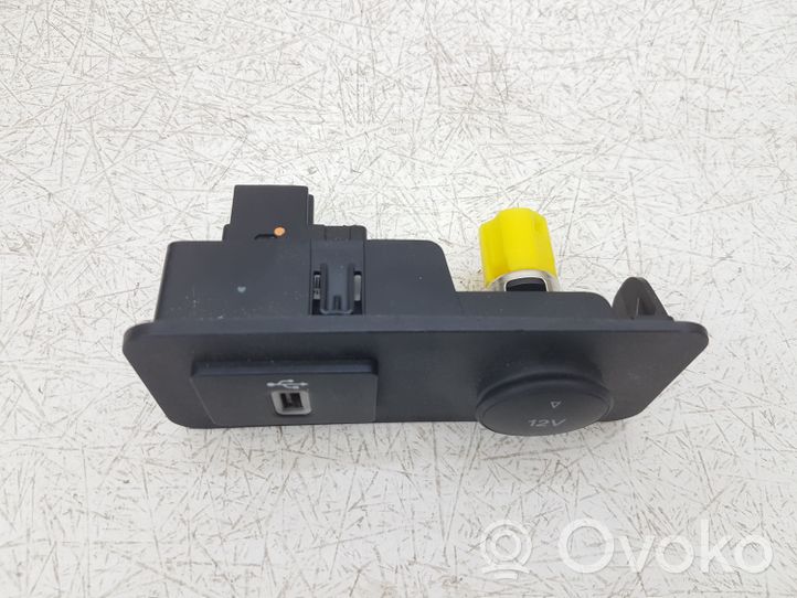 Ford Escape III Connettore plug in USB HS7T14F014