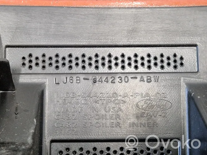 Ford Escape IV Takaluukun/tavaratilan spoileri LJ6BS44230