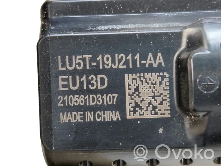 Ford Escape IV Connettore plug in USB LU5T19J211