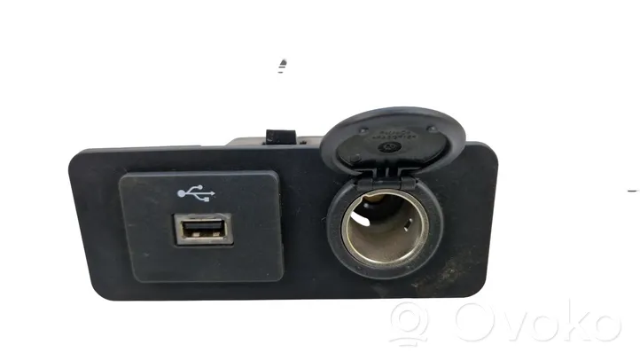 Ford Fusion II Connecteur/prise USB HS7T14D202
