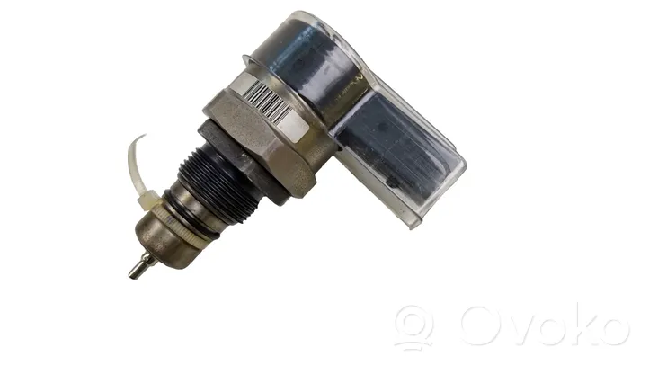 BMW 5 F10 F11 Regulator ciśnienia paliwa 0281002949