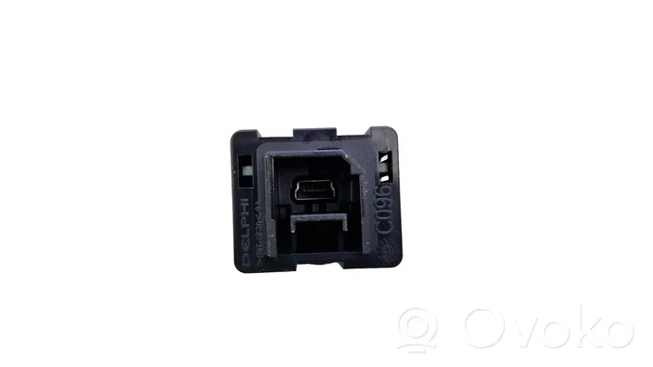 Jeep Compass USB-pistokeliitin 5UV99LXHAA