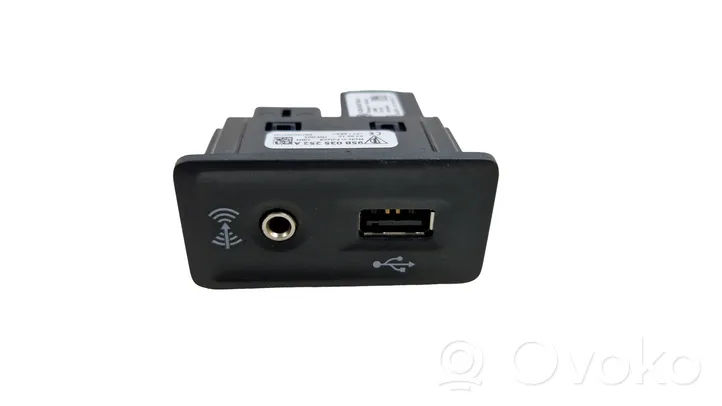 Porsche Macan Connettore plug in USB 95B035252