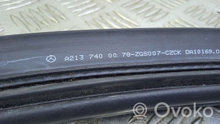 Mercedes-Benz E W213 Takaluukun kumitiiviste (kori) A2137400078