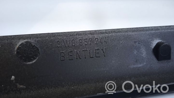 Bentley Continental Radion/GPS-laitteen pääyksikön kehys 3W0857244