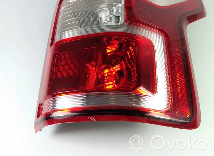 Ford F150 Aizmugurējais lukturis virsbūvē JL3413B504AK
