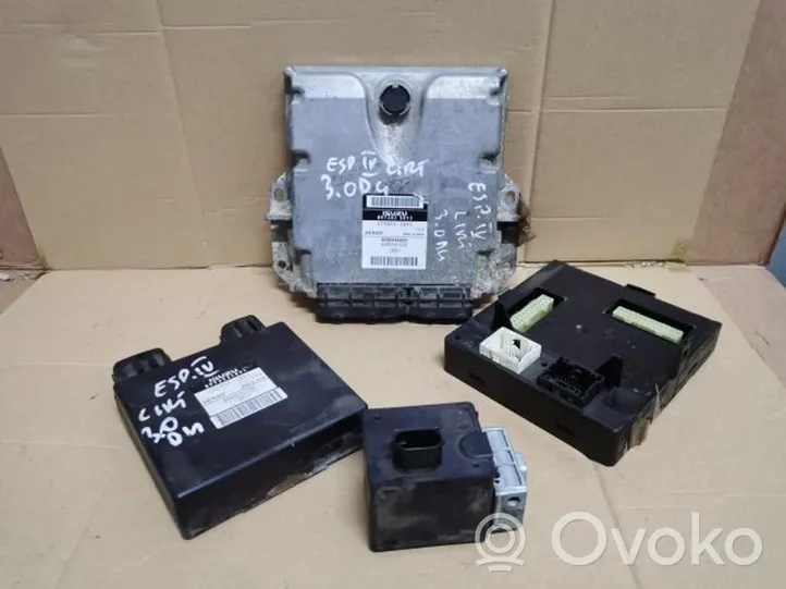 Renault Clio IV Komputer / Sterownik ECU i komplet kluczy 8200646029