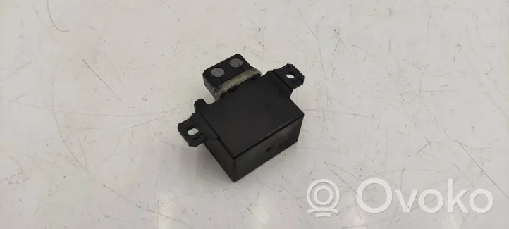 BMW M5 F90 Coolant fan relay 6836504