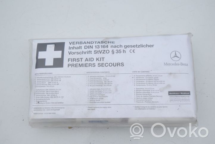 Mercedes-Benz E W210 Apteczka pierwszej pomocy 