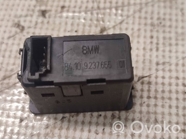 BMW X5 E70 Gniazdo zapalniczki przedniej tunelu środkowego 9237655