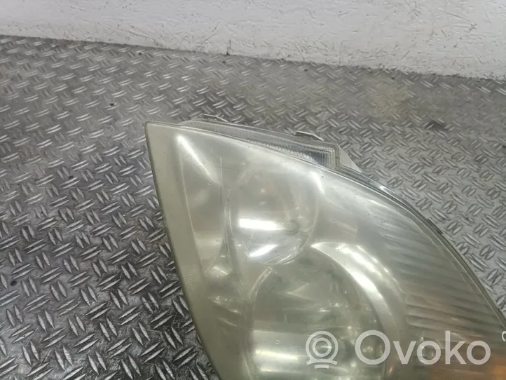 Toyota Corolla Verso E121 Lampa przednia 